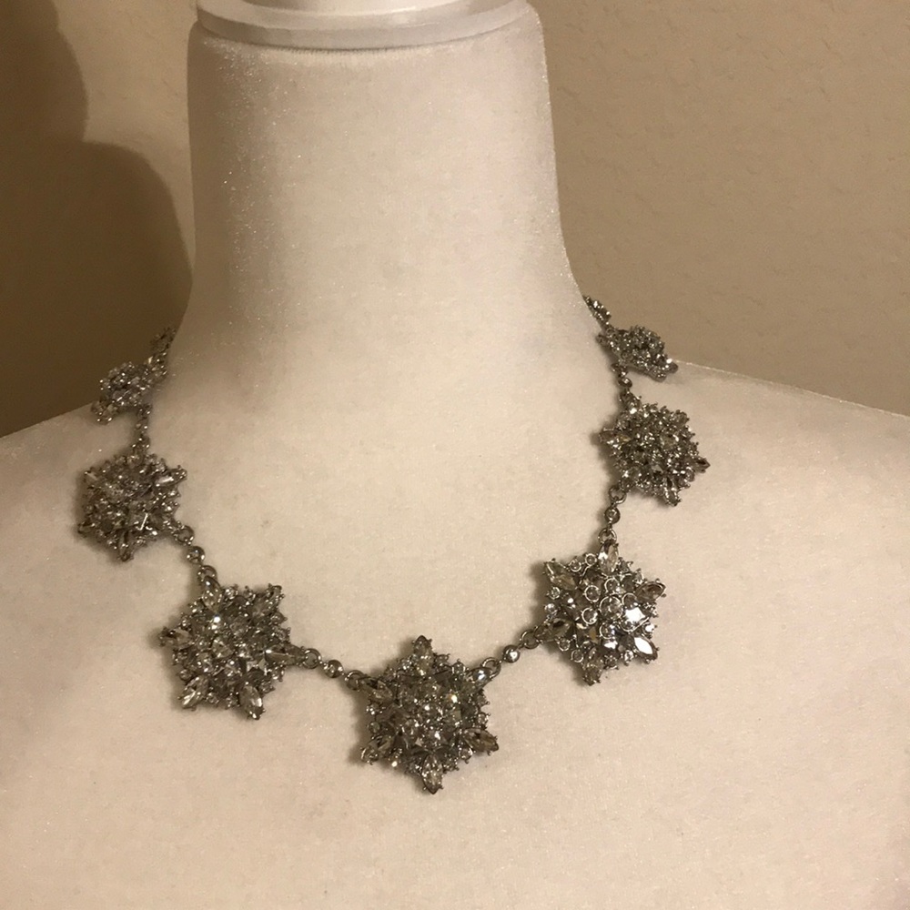 Nwot - Talbots Snowflake Necklace - The Perfect Finishing Touch!